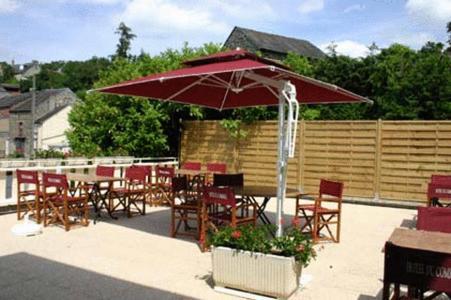 Logis Hotel Restaurant Du Commerce Pont-d'Ouilly Esterno foto